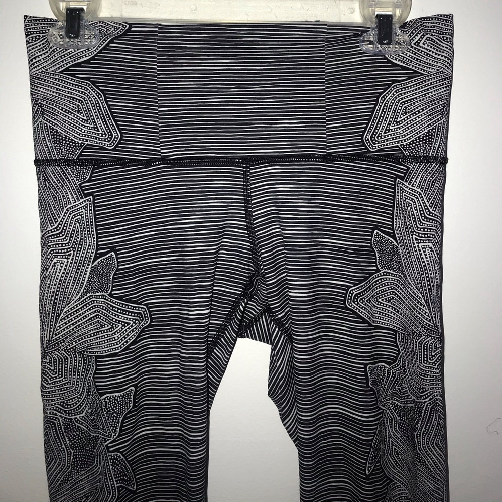 Lululemon NWOT black and white pattern leggings